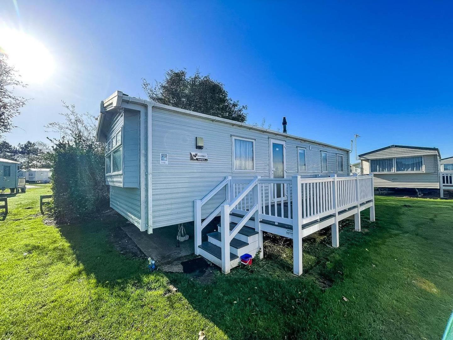 Lovely Caravan With Decking And Outside Furniture At Broadland Sands Ref 20113Bs Hopton on Sea Exterior photo